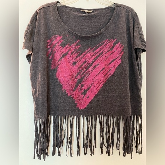 Energie gray fringed T-shirt with a red heart.  Size Large , Coastal Boho - Picture 1 of 6